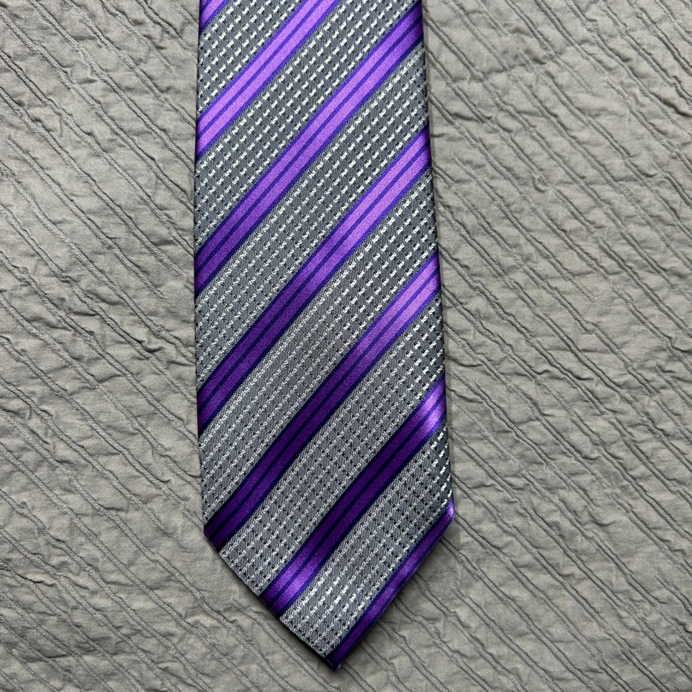 Coogi Mens Silk Tie Purple Grey Diagonal Stripe Geometric Textured 60 Inch